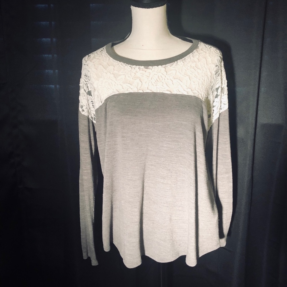 ❌SOLD❌Forever 21 Gray Lace Top